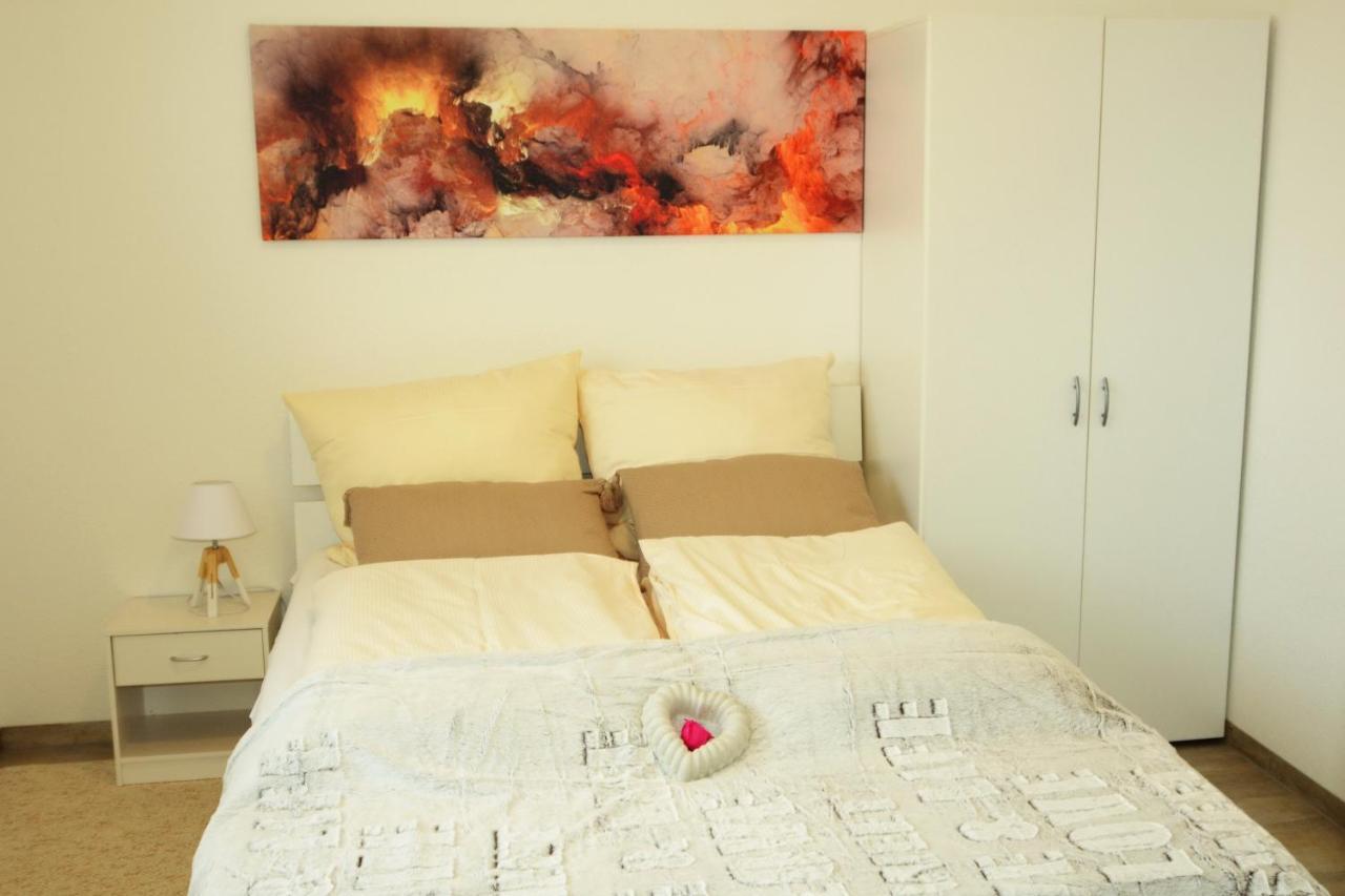 Unique Zentrale Moderne 2 Zimmer Wohnung nahe dem Park Villingen-Schwenningen Exterior foto