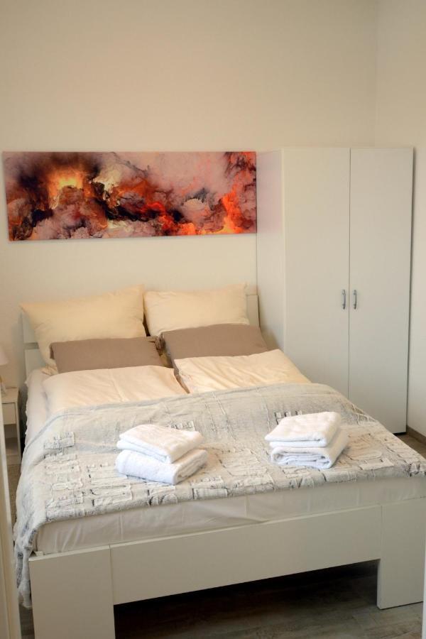 Unique Zentrale Moderne 2 Zimmer Wohnung nahe dem Park Villingen-Schwenningen Exterior foto